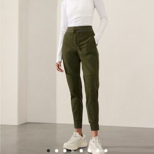 Athleta Mid-Rise Jogger - Size 4